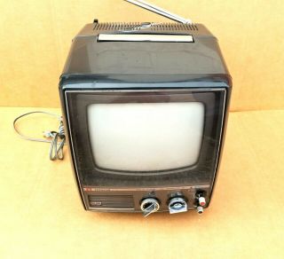 Vintage Hitachi Solid State Color Tv Receiver Cu - 110 10.  5x12.  5x13.  5