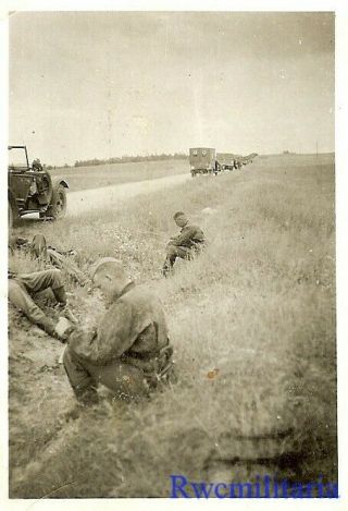 Rare German Elite Troops W/ Camo Battle Smock Rest On Road By Vehicles
