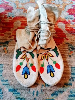 Vintage Native American Beaded Moccasins