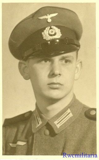 Port.  Photo: Stern Looking Studio Close Up Pic Wehrmacht Soldier W/ Visor Cap