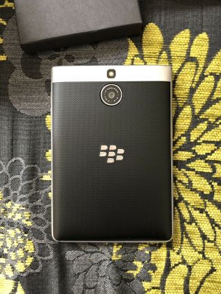 BlackBerry Passport Silver Edition 9.  8/10 RARE - - Owner 7