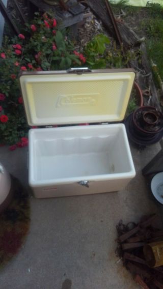 VINTAGE COLEMAN 1960 ' S RARE BROWN TAN ICE COOLER BEVERAGE SMALL FOOD CHEST SET. 4