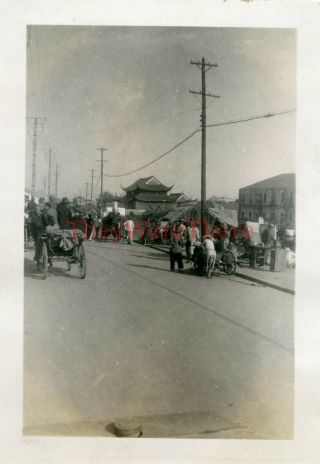 Wwii Photo - Chinese Civilians & Carts - Street Scene - Hankou China