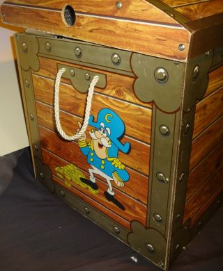 vintage RARE CAP ' N CRUNCH cereal kid ' s toy chest 20x17x14 