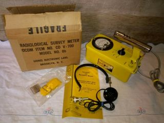 Vintage Lionel Geiger Counter Cdv - 700 6b With Headphones And Strap