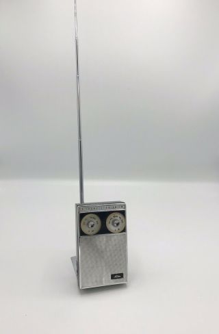 VINTAGE Early 1960 ' s Toshiba 9TP - 686F 8 Transistor Radio with Case AM/FM 3