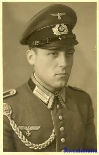 Port.  Photo: Studio Pic Wehrmacht Soldier In Dress Uniform W/ Lanyard
