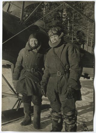 Wwii Large Size Press Photo: Russian Air Force Pilots & Po - 2 Aircraft Wintertime