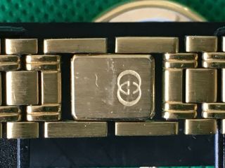 Gucci Women ' s Gold Plated Quartz Watch w/ Date 9200L 8