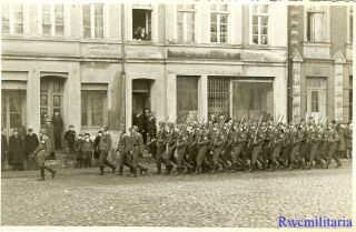 Port.  Photo: Elaborate Luftwaffe Military Ceremony Held On City Street (2)