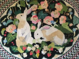 VINTAGE CLAIRE MURRAY HOOKED RUG RABBITS Garden Flowers OVAL 38 