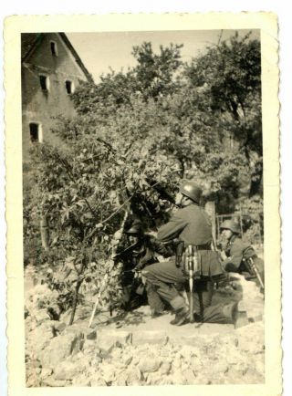Photo Ww2 German Soldiers With Machine Gun 657