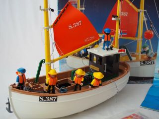 Playmobil 3551 Vintage S.  386 Fishing Boat Trawler With Crew 2