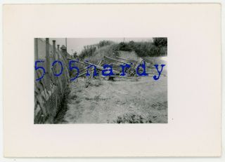 Wwii Us Gi Photo - Us Captured German Anti Tank Guns Lined Up Along Fence - Top