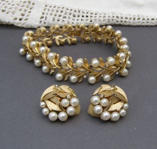 Vintage Crown Trifari Faux Pearl Rhinestone Leaf Necklace earrings Bracelet Set 2