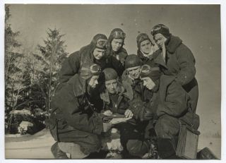 Wwii Large Size Press Photo: Group Of Russian Air Force Pilots Looking At Map
