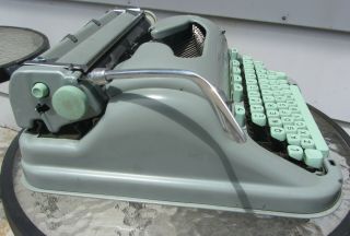 Vintage 1960 ' s Hermes 3000 Portable Typewriter Seafoam No Case Switzerland Made 5