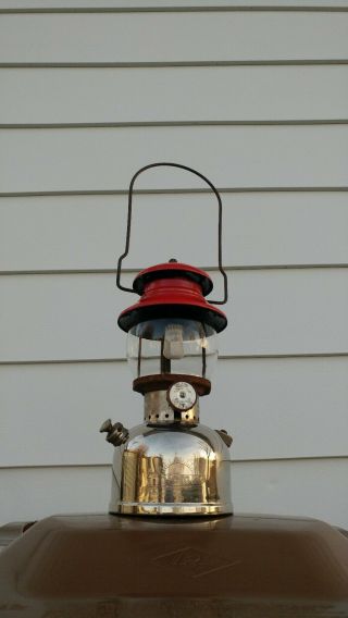 Vintage 1952 Chrome/red Model 200 Coleman Lantern.  Made In Canada