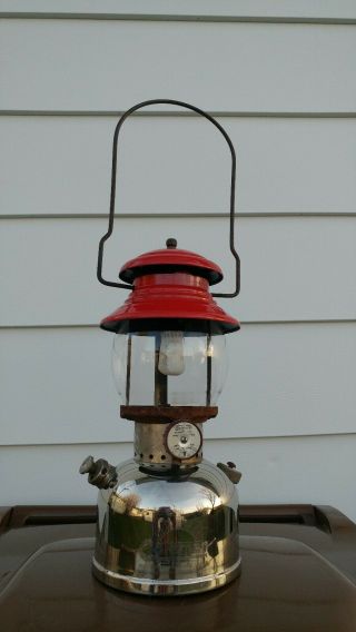Vintage 1952 Chrome/Red Model 200 Coleman Lantern.  Made in Canada 2