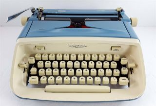Vintage Royal Safari Portable Typewriter Mid Century Modern 2
