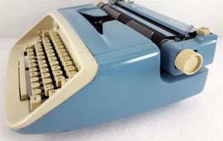 Vintage Royal Safari Portable Typewriter Mid Century Modern 5