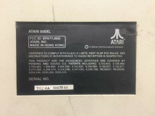 Atari 800 XL Vintage computer with dust cover and power supply 3