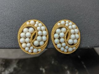 Wonderful Vintage Trifari Jewellery Gold - Tone White Milk Cabochons Clip Earrings
