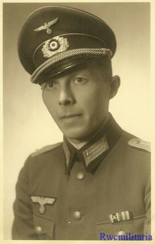 Port.  Photo: Studio Close Up Pic Wehrmacht Leutnant Posed; 1944