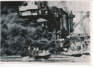 Wwii Dec 7 1945 Pearl Harbor Attack Hawaii 5x7 Photo Uss West Virginia