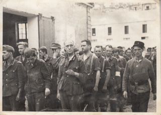 Wwii Snapshot Photo French Round Up German Pow Prisoners France 14