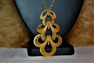 LUXURIOUS FABULOUS SIGNED CROWN TRIFARI BRUSHED TEXTURED GOLD NECKLACE ND4 3