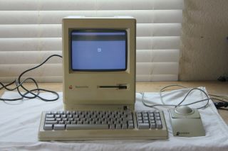 Vintage Apple Macintosh Plus 1mb M0001a All - In - One Computer W/keyboard And Mouse