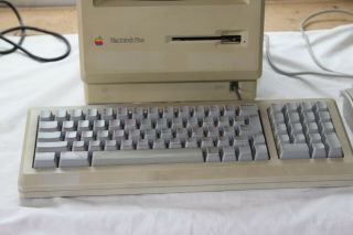 Vintage Apple Macintosh Plus 1Mb M0001A All - In - One Computer w/Keyboard and Mouse 4