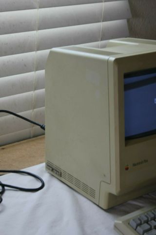Vintage Apple Macintosh Plus 1Mb M0001A All - In - One Computer w/Keyboard and Mouse 6