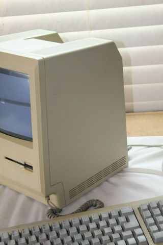 Vintage Apple Macintosh Plus 1Mb M0001A All - In - One Computer w/Keyboard and Mouse 7