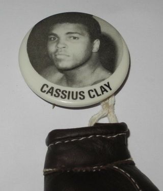 RARE 1960 ' s Boxing Cassius Clay Muhammad Ali Pin Coin Button Mini Glove Pinback 3