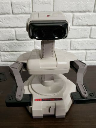 Vintage 1980s R.  O.  B.  Nes Nintendo Robotic Operating Buddy