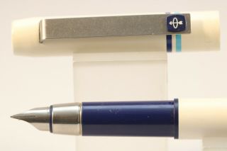 Vintage (1984) Parker 25 Extra Fine Fountain Pen,  Epoxy Matt White & Blue Lines