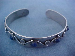 VINTAGE NATIVE AMERICAN STERLING & LAPIS CUFF BRACELET HAND MADE FROM THE 1950s 3