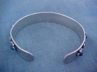 VINTAGE NATIVE AMERICAN STERLING & LAPIS CUFF BRACELET HAND MADE FROM THE 1950s 4