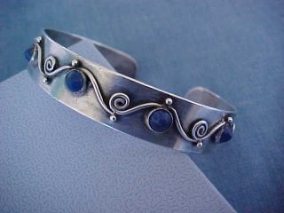 VINTAGE NATIVE AMERICAN STERLING & LAPIS CUFF BRACELET HAND MADE FROM THE 1950s 6