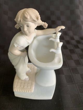Vintage Lladro Retired Porcelain Young Girl Figurine At The Sink " Up Time "