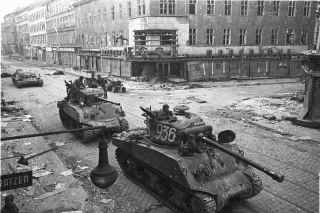 Ww2 Photo Wwii Russian Sherman Tanks On Street Wwii World War Two Russia / 3065
