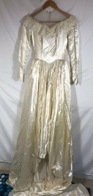 Vintage 1940s Size 2/4 Satin Wedding Dress White Liquid Satin Lace Long Train