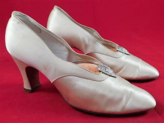 Vintage Fenton Saks & Co White Silk Satin Rhinestone Buckle Bridal Wedding Shoes