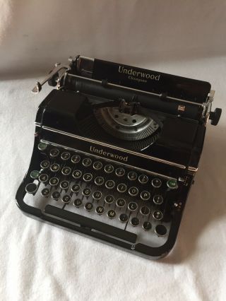 Vintage Underwood Champion Portable Typewriter With Case