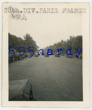 Wwii Us Gi Photo - 28th Infantry Division Gis In Trucks Parade Through Paris 2