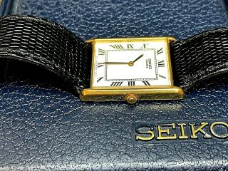 A Classic Vintage SEIKO quartz watch in 5y30 - 5060 5