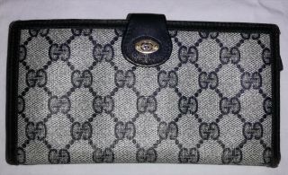 Authentic Gucci Gg Vintage Wallet For Women.