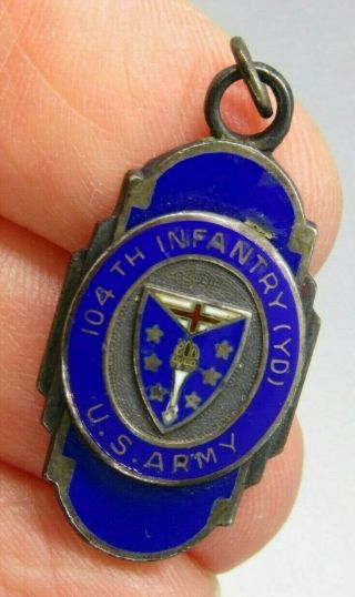 Pendant / Charm Us Army Ww2 Wwii 104th Infantry (yd) Blue Enamel